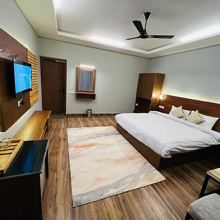 The Foresta By Orchid Hospitality & Holidays Hotel มุกเตชวาร์ ภายนอก รูปภาพ