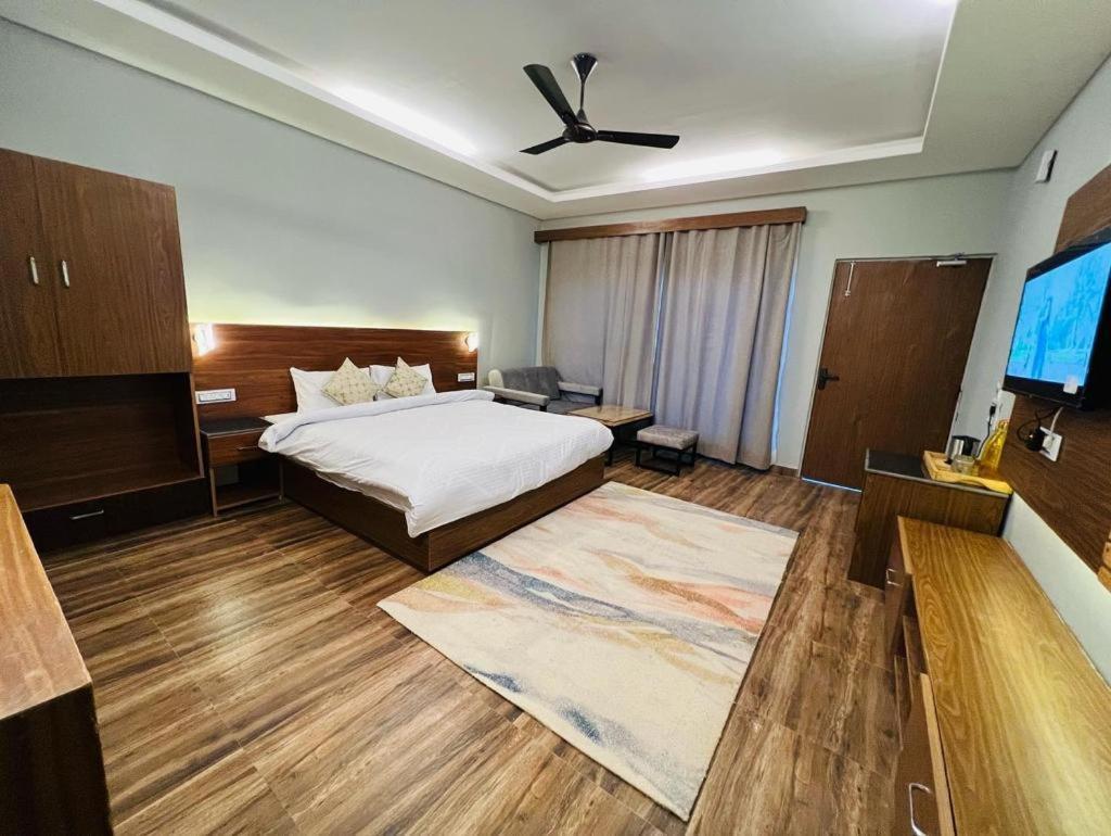 The Foresta By Orchid Hospitality & Holidays Hotel มุกเตชวาร์ ภายนอก รูปภาพ